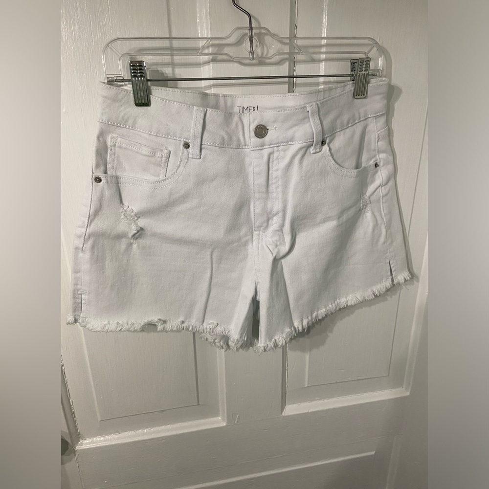 Time and Tru white shorts